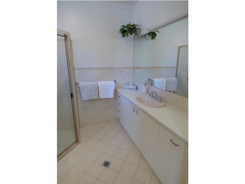 13 Albion Grove Crescent, Griffith NSW 2680