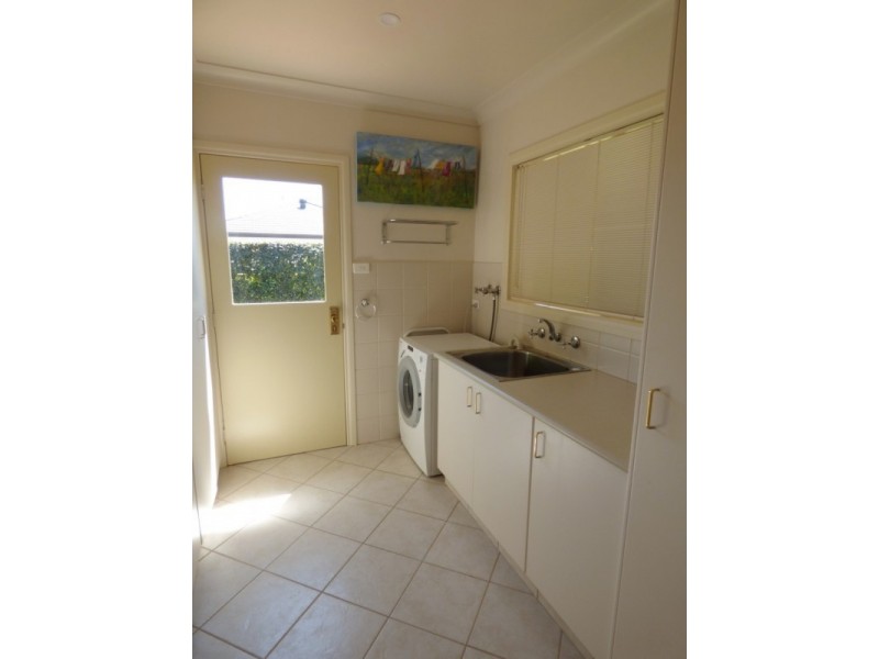 13 Albion Grove Crescent, Griffith NSW 2680