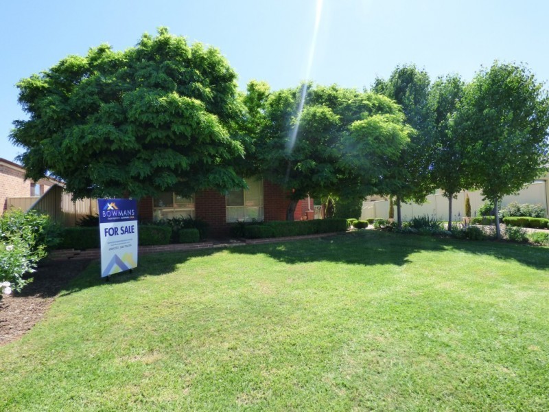 13 Albion Grove Crescent, Griffith NSW 2680