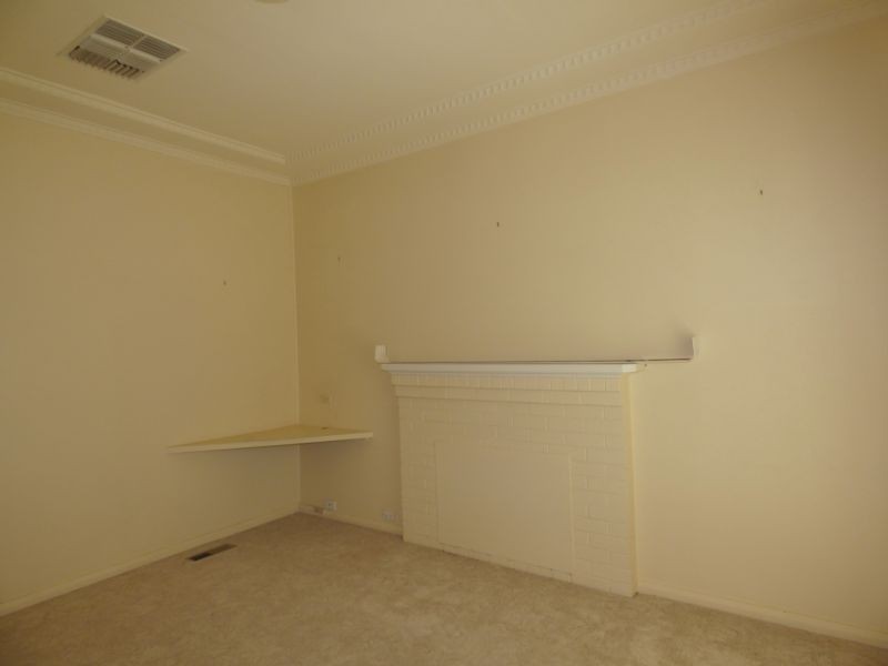 15 Bringagee Street, Griffith NSW 2680