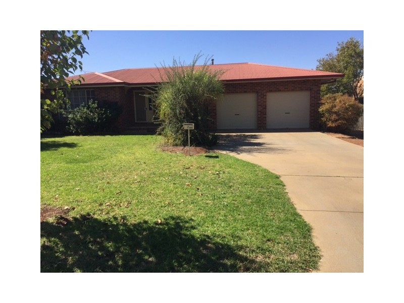 5 Robertson Street, Griffith NSW 2680