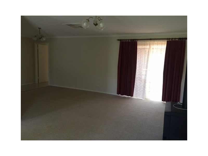 5 Robertson Street, Griffith NSW 2680