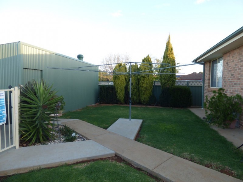 6 Fonte Place, Griffith NSW 2680