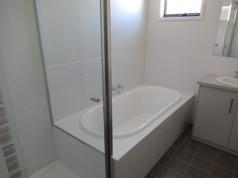 24 Hillam Drive, Griffith NSW 2680