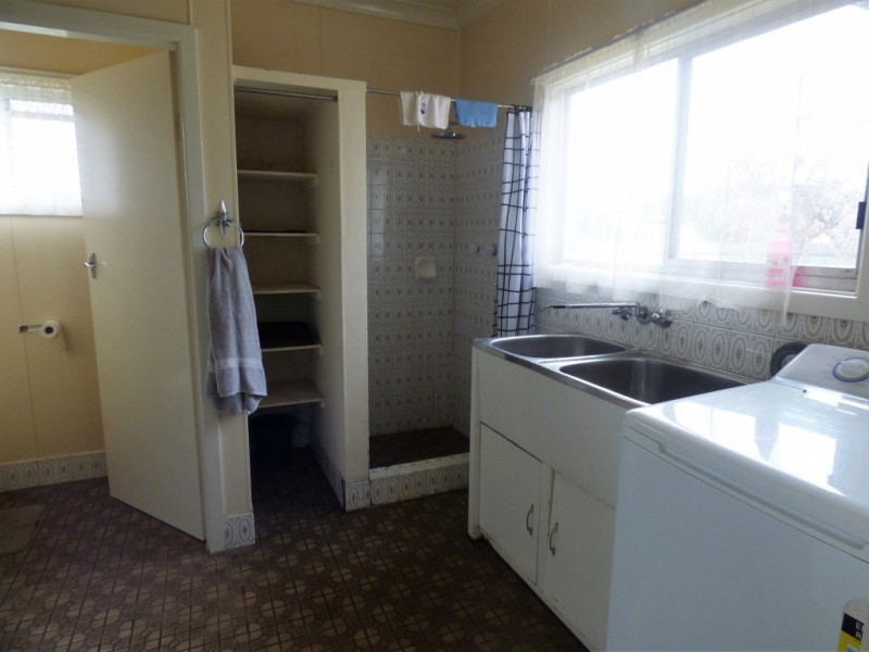 6 Oakes Road, Griffith NSW 2680