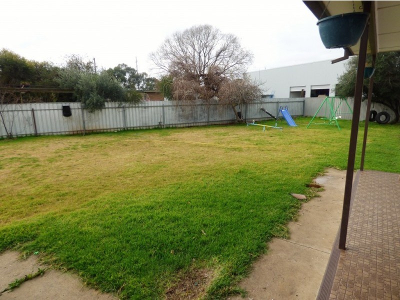 6 Oakes Road, Griffith NSW 2680