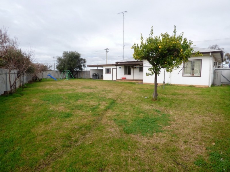 6 Oakes Road, Griffith NSW 2680