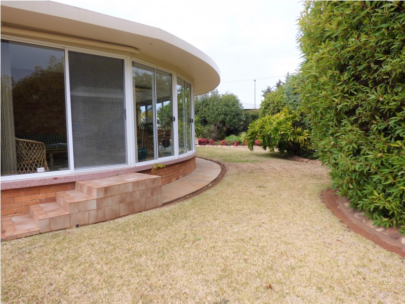 90 Noorilla Street, Griffith NSW 2680