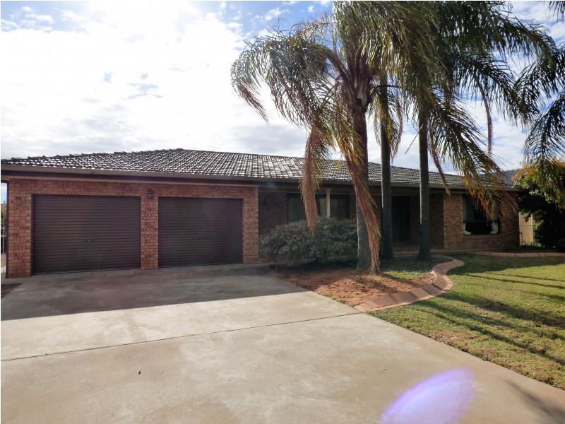 33 School Street, Griffith NSW 2680