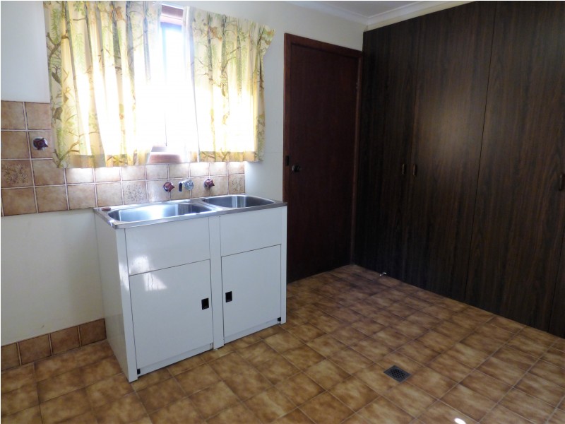 33 School Street, Griffith NSW 2680