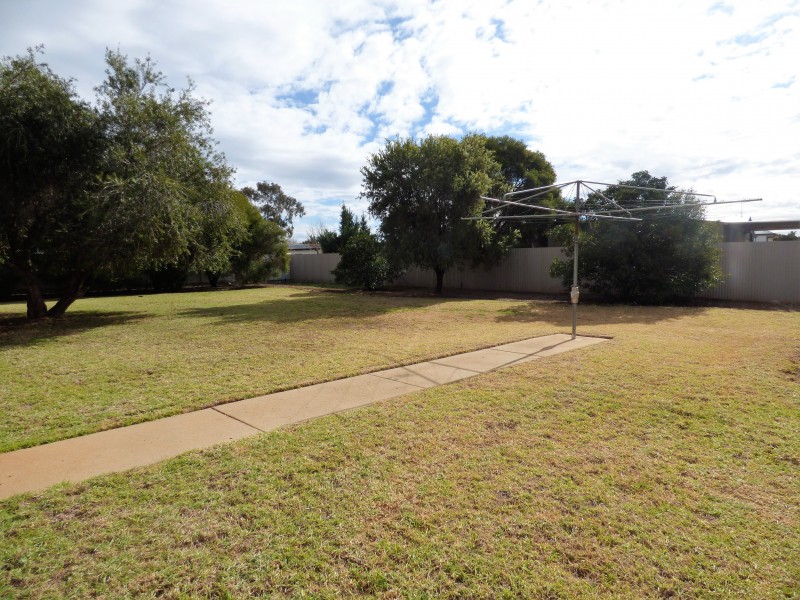 33 School Street, Griffith NSW 2680