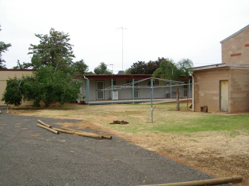 18-18a Byron Street, Hillston NSW 2675