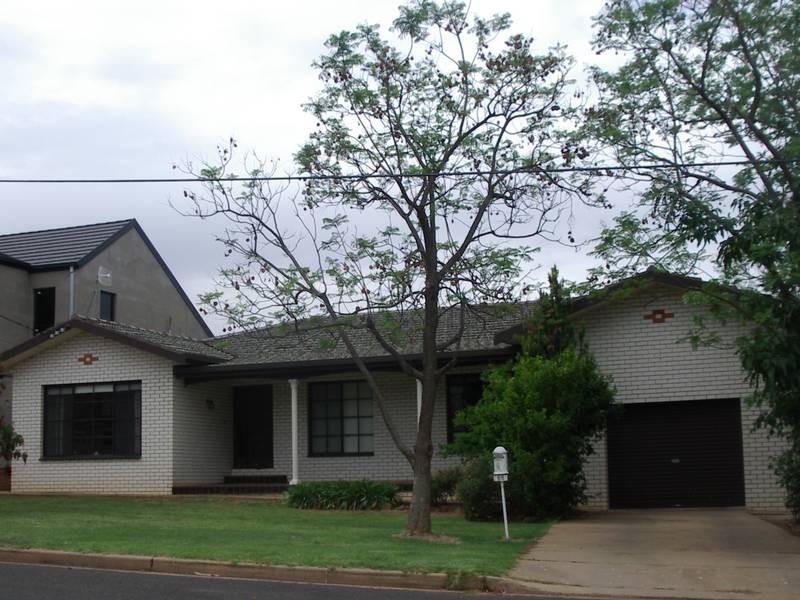 - Lawford Crescent, Griffith NSW 2680