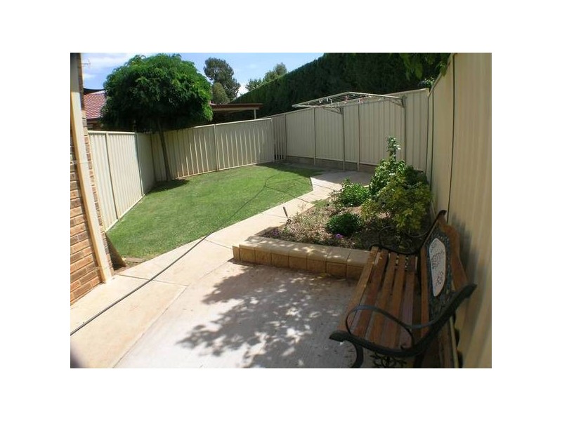 2/3 Worfolk Place, Griffith NSW 2680