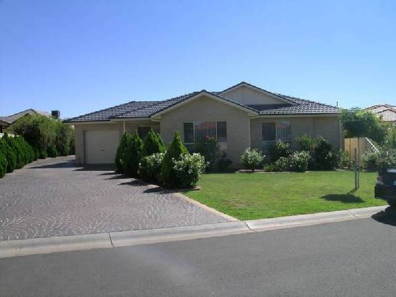 Powys Place, Griffith NSW 2680