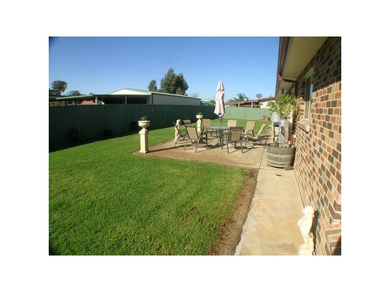 20 Chant Street, Darlington Point NSW 2706