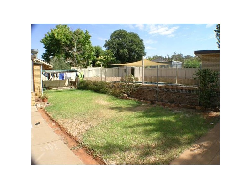 Ross Crescent, Griffith NSW 2680