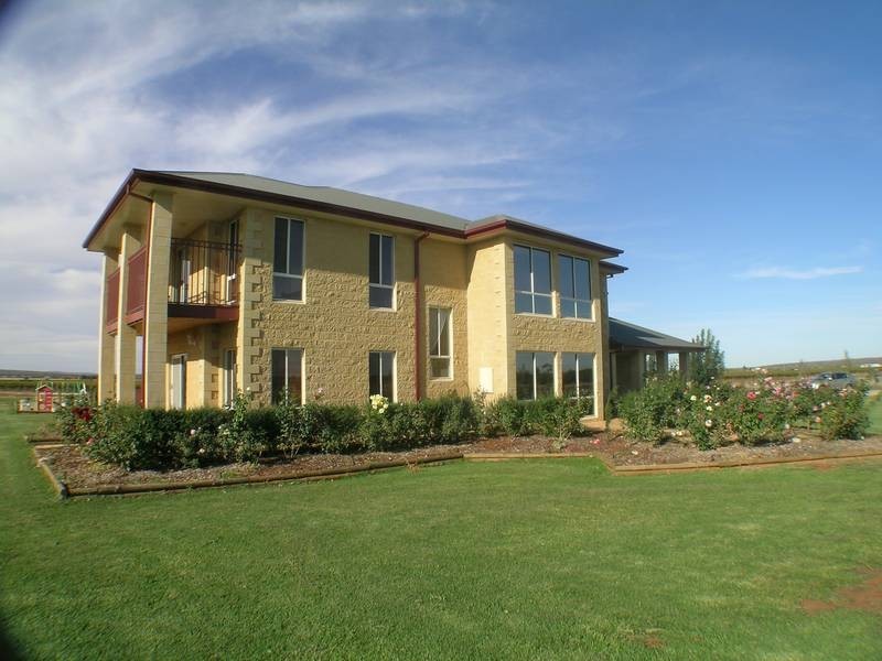 24 Mancini Drive, Lake Wyangan NSW 2680