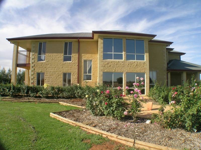 24 Mancini Drive, Lake Wyangan NSW 2680