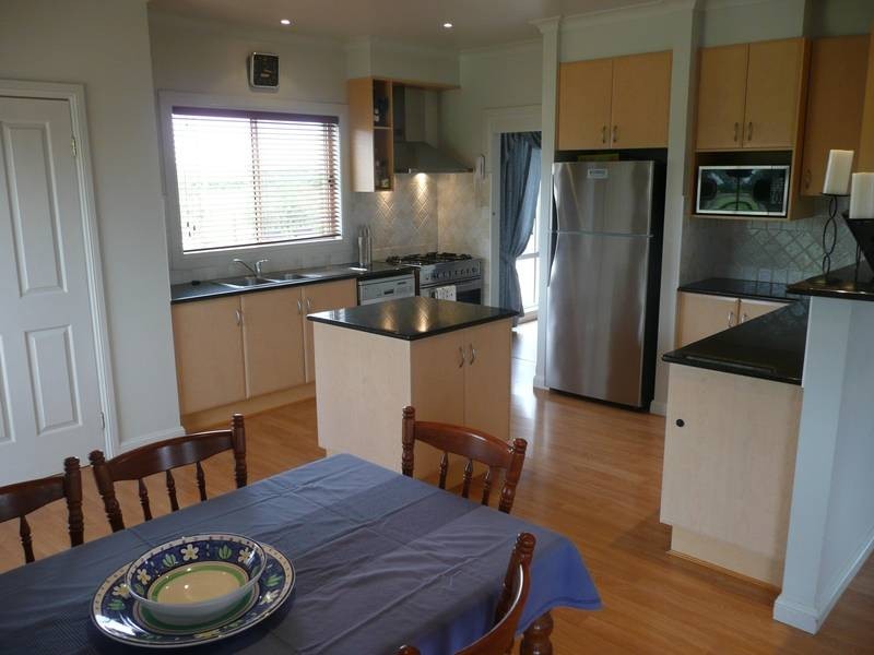 24 Mancini Drive, Lake Wyangan NSW 2680