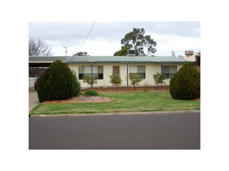 4 School Street, Hanwood NSW 2680