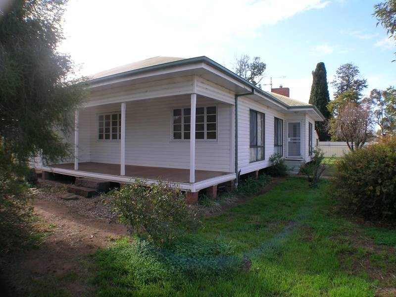 6 Chant Street, Darlington Point NSW 2706