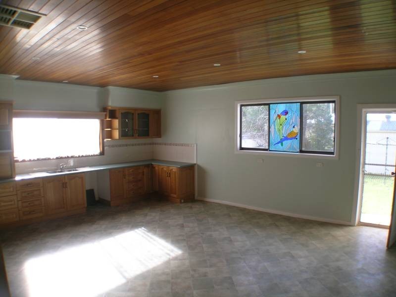 6 Chant Street, Darlington Point NSW 2706