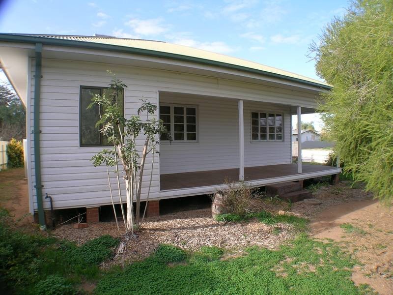 6 Chant Street, Darlington Point NSW 2706