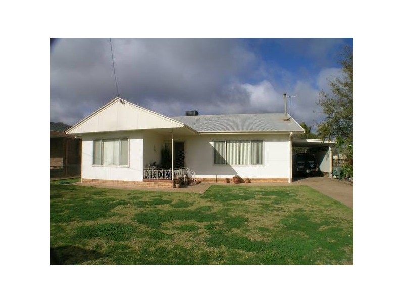 8 West Avenue, Yenda NSW 2681