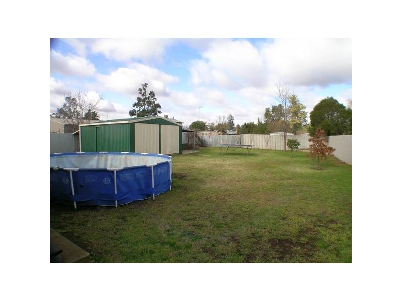 8 West Avenue, Yenda NSW 2681