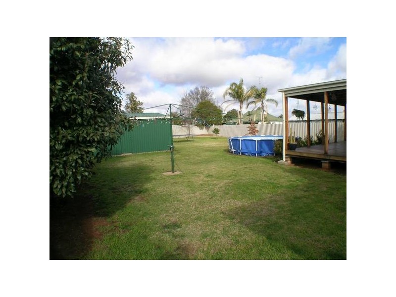 8 West Avenue, Yenda NSW 2681