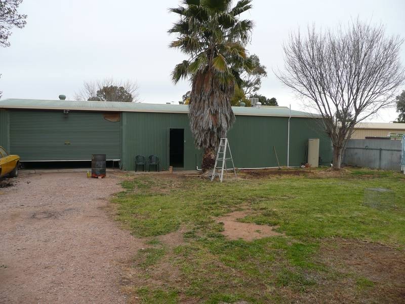 4 School Street, Hanwood NSW 2680