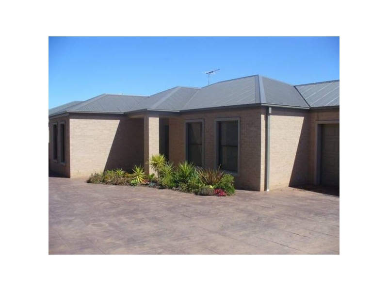 8/B Theeuff Place, Griffith NSW 2680