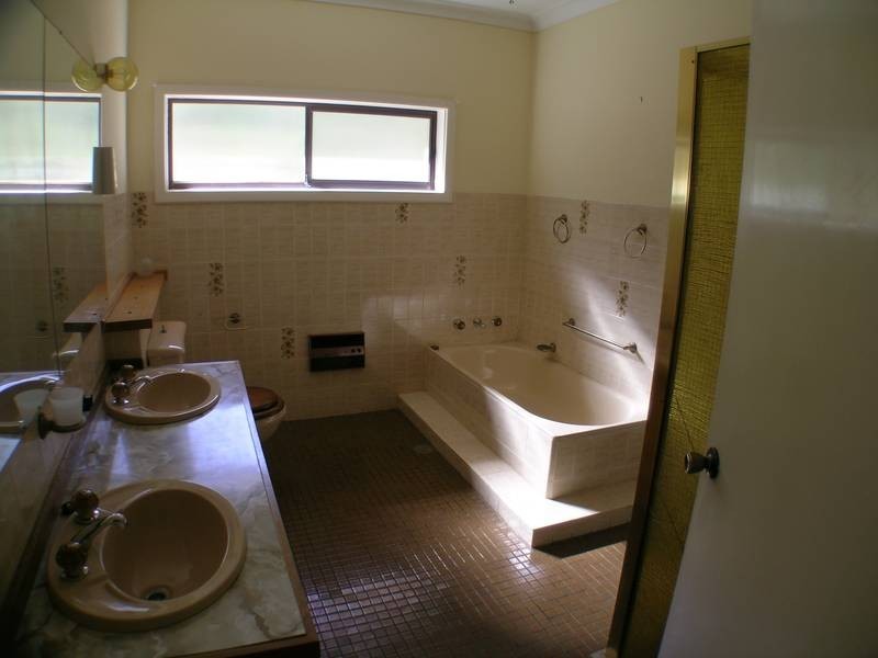 34 Lawford Crescent, Griffith NSW 2680