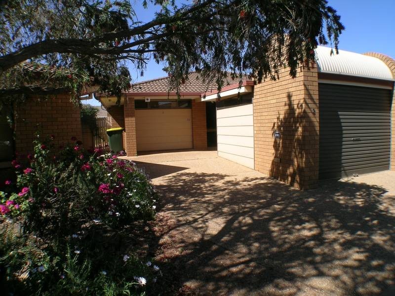 2/47-51 Clifton Boulevard, Griffith NSW 2680