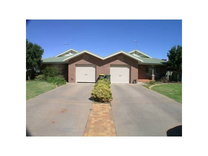 1&2/24 Dickson Road, Griffith NSW 2680