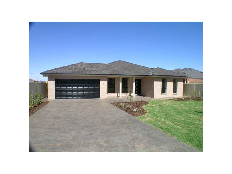 81 Clifton Boulevard, Griffith NSW 2680