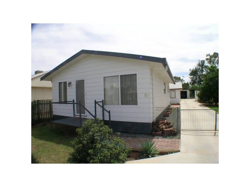 11a & 11b Kywong Street, Griffith NSW 2680