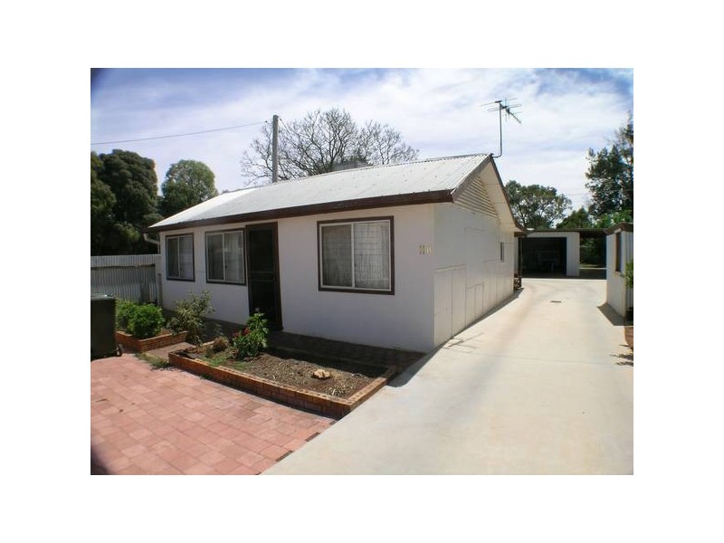 11a & 11b Kywong Street, Griffith NSW 2680