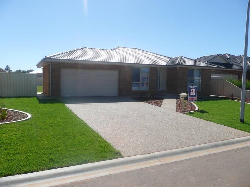 18 Simona Close, Griffith NSW 2680