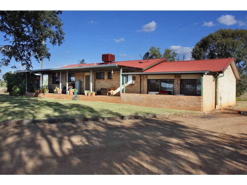 10-12 Carlyon Avenue, Gunnedah NSW 2380