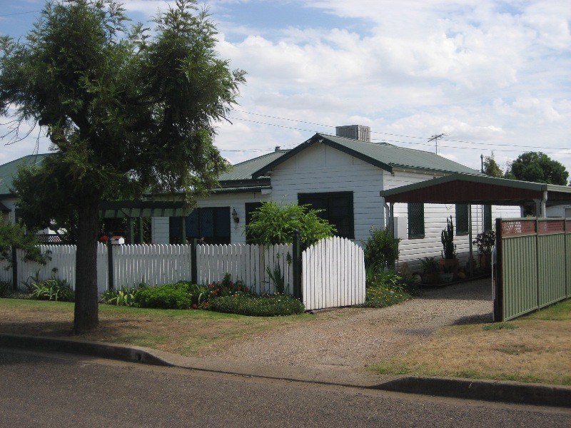8 Railway Avenue, Gunnedah NSW 2380