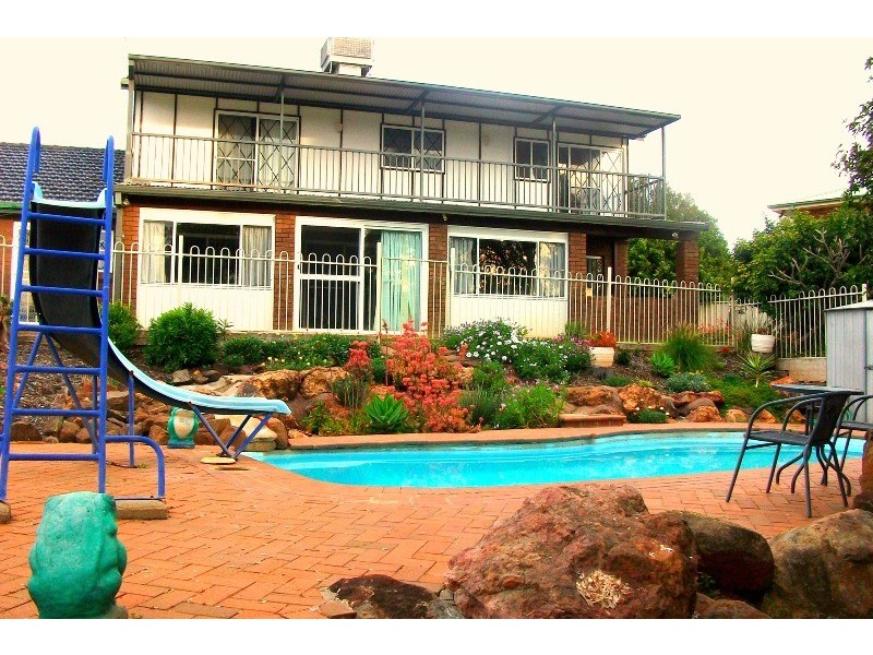 9 Hillcrest Road, Gunnedah NSW 2380