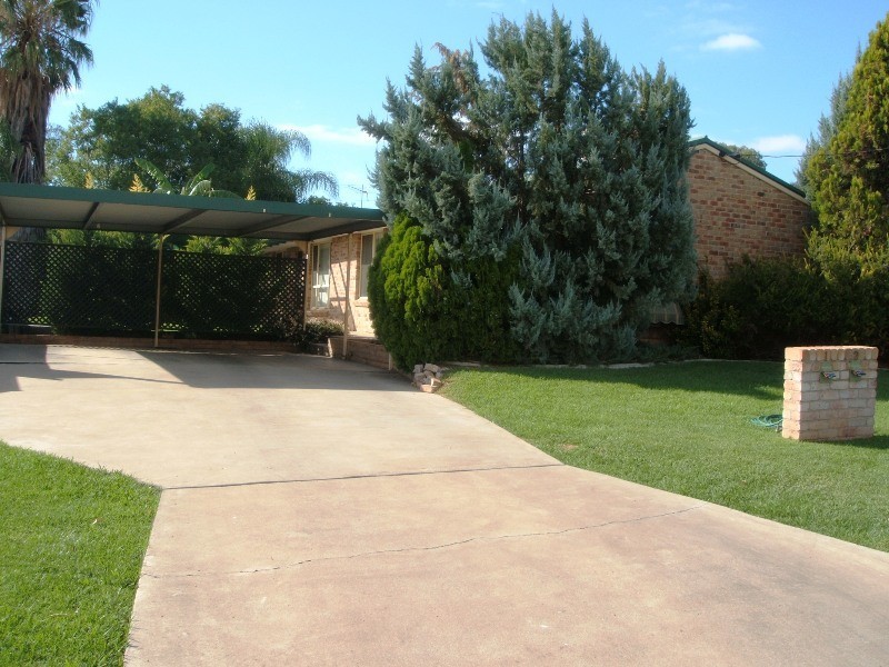 1/12 Davis Avenue, Gunnedah NSW 2380
