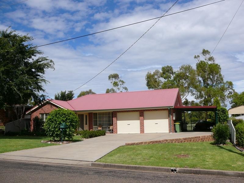 13 Davis Avenue, Gunnedah NSW 2380