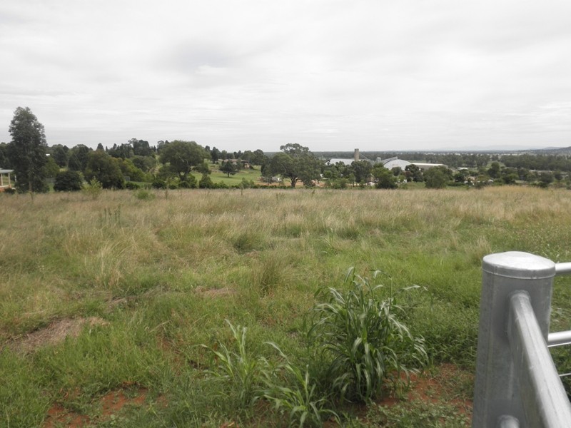 13 Lloyd Road, Gunnedah NSW 2380