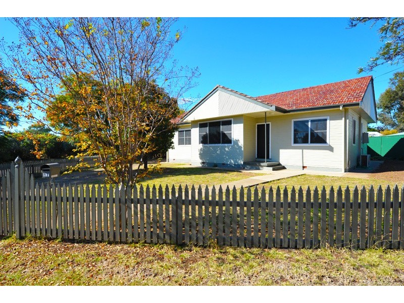 17 Carroll Street, Gunnedah NSW 2380