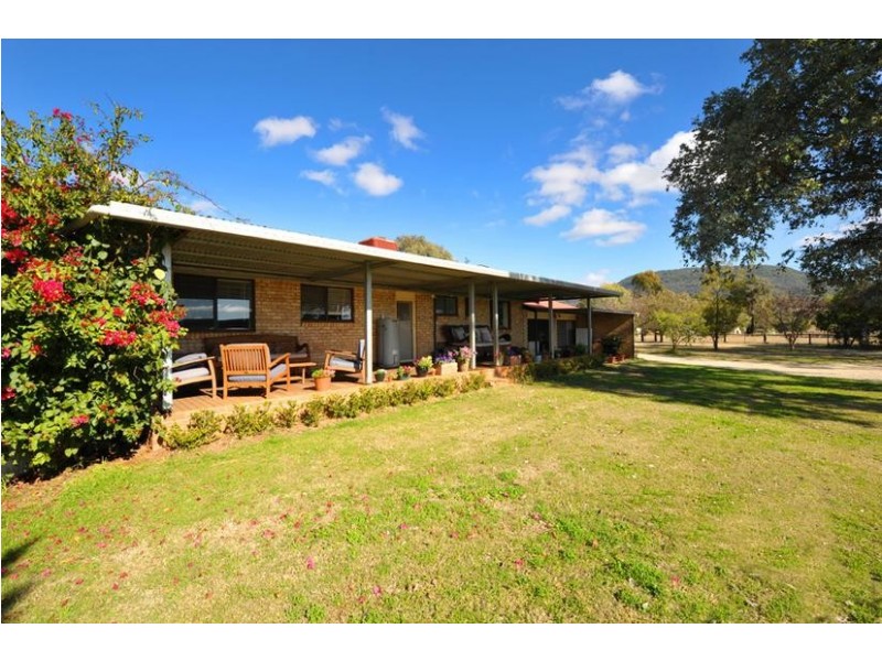 10-12 Carlyon Avenue, Gunnedah NSW 2380