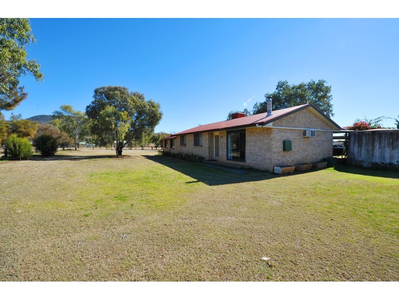 10-12 Carlyon Avenue, Gunnedah NSW 2380