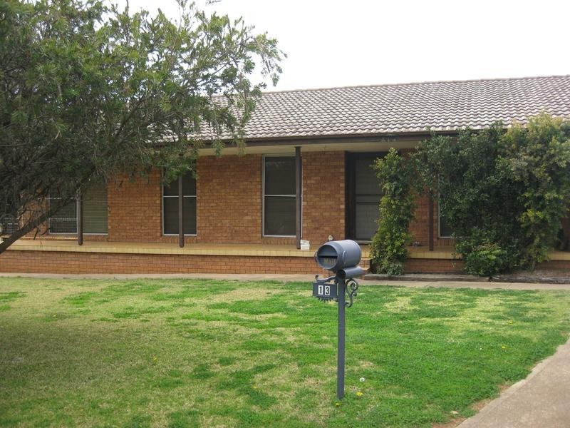 13 Thompson Place, Gunnedah NSW 2380